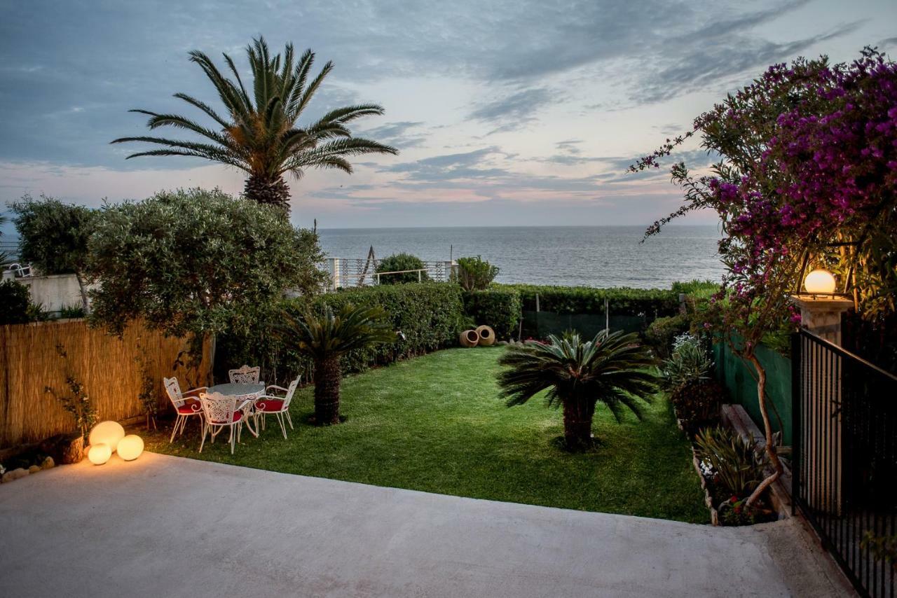 Oikia Eleanthi - Beachfront Garden Home! Мітікас Екстер'єр фото