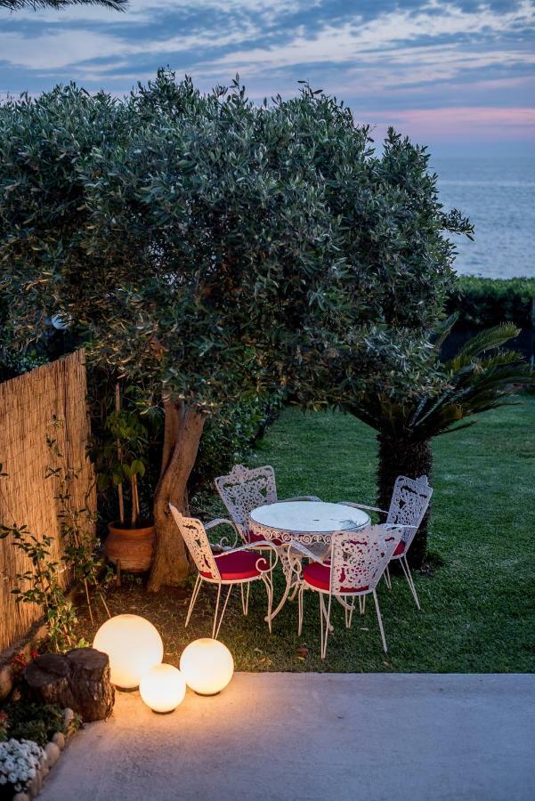 Oikia Eleanthi - Beachfront Garden Home! Мітікас Екстер'єр фото