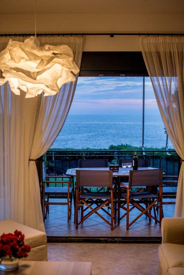 Oikia Eleanthi - Beachfront Garden Home! Мітікас Екстер'єр фото